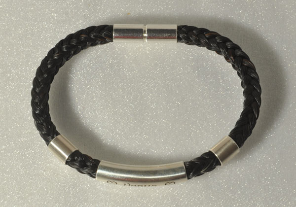 Armband aus Pferdehaar mit Gravur