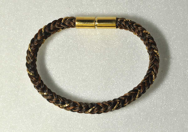 Armband aus Pferdehaar mit Goldkette