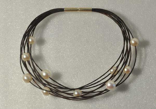 Armband aus Pferdehaar mit Perlen