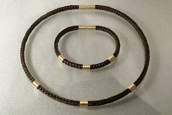 Necklace bracelet set